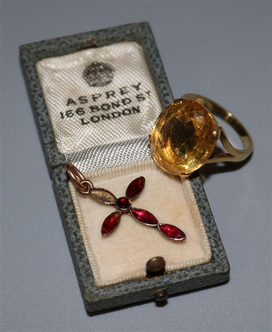 18ct gold and citrine ring and a garnet set cross pendant (one stone missing)